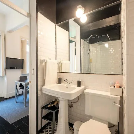 Boutique With Balcony In Bairro Alto