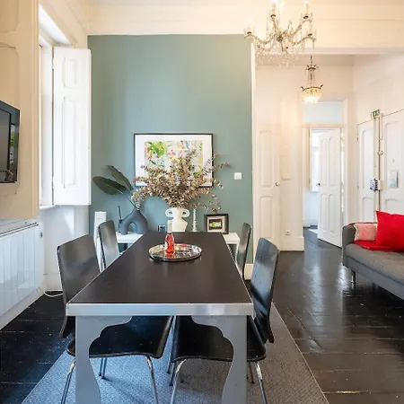 Boutique With Balcony In Bairro Alto Apartment *