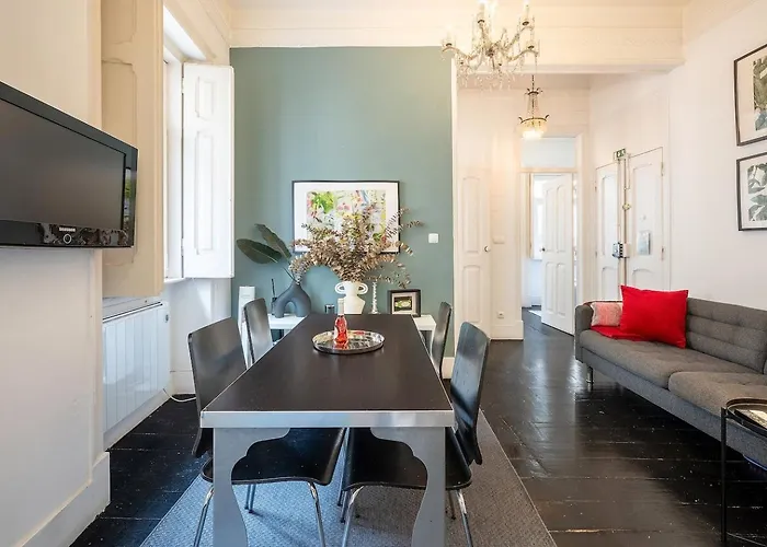 Boutique With Balcony In Bairro Alto Διαμέρισμα *