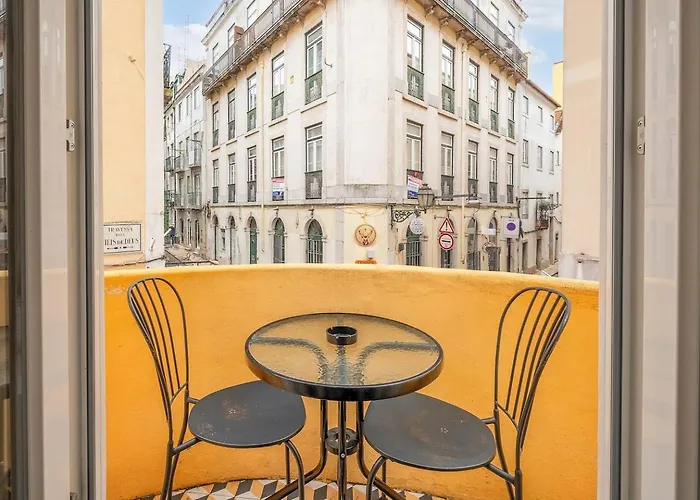 Boutique With Balcony In Bairro Alto